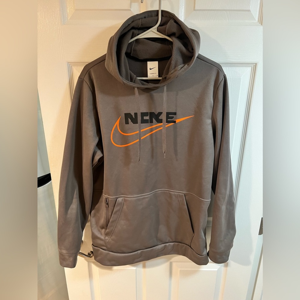 Nike men pull over hoodie medium